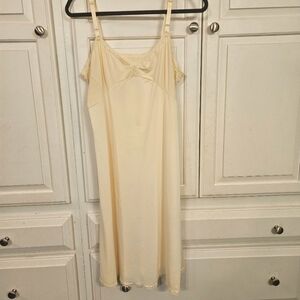 Vintage Ladies Whole Slip 40 Tall Shadowline